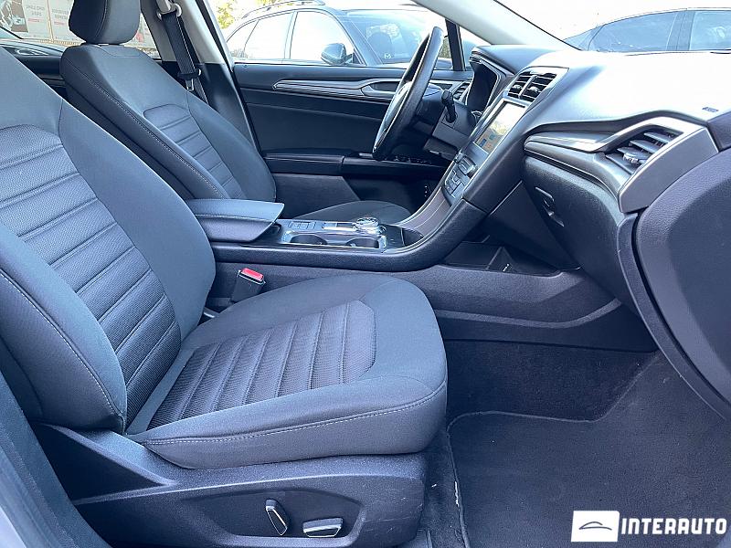 Ford Fusion 25 automobil-interauto