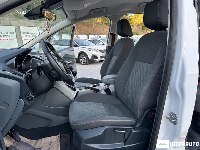 Ford Grand C-MAX 33 interauto-car
