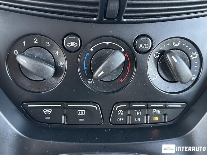 Ford Grand C-MAX 39 interauto-car