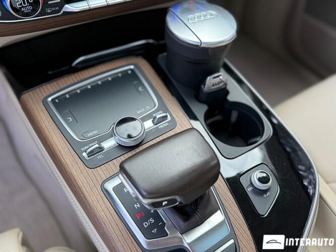 Audi Q7 55 interauto-car