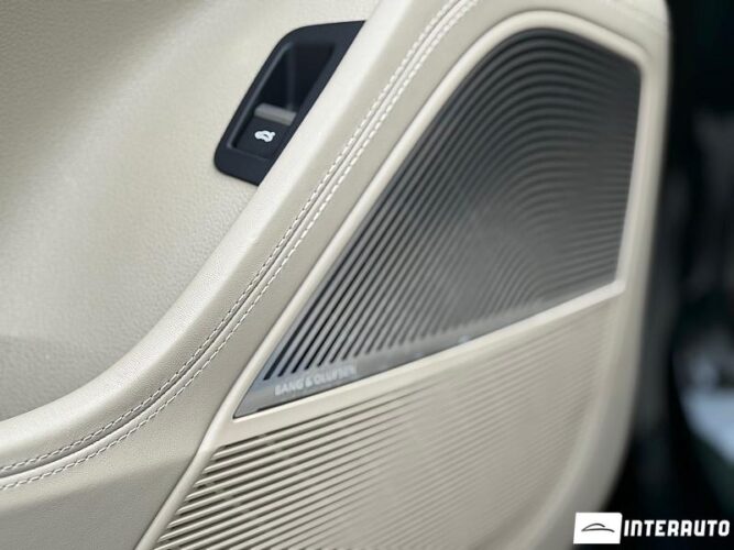 Audi Q7 46 interauto-car