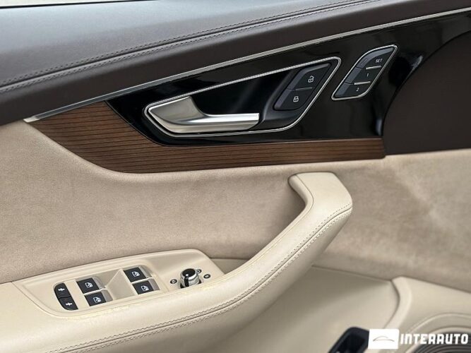 Audi Q7 45 interauto-car