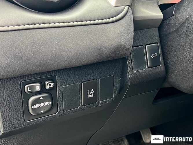 Toyota Rav-4 38 interauto-car