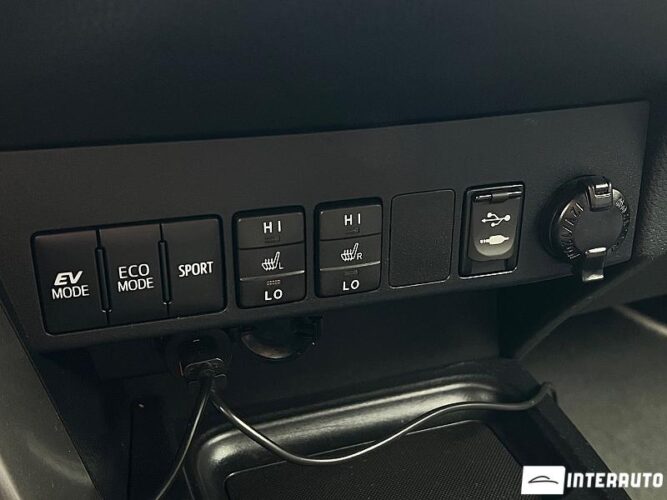 Toyota Rav-4 46 interauto-car