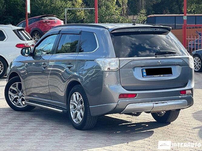 Mitsubishi Outlander 32 interauto-car