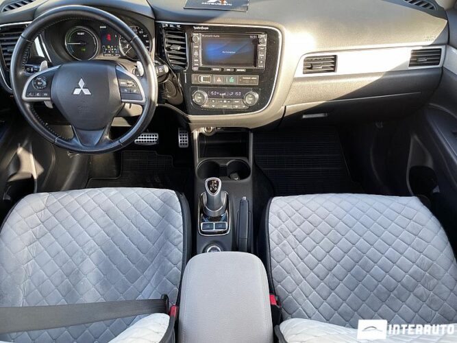 Mitsubishi Outlander 37 interauto-car