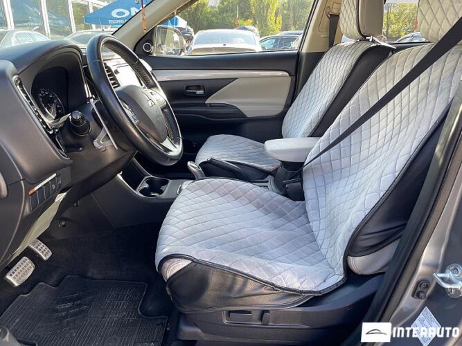 Mitsubishi Outlander 35 interauto-car