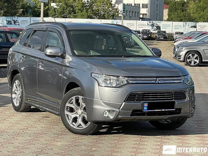 Mitsubishi Outlander 33 interauto-car