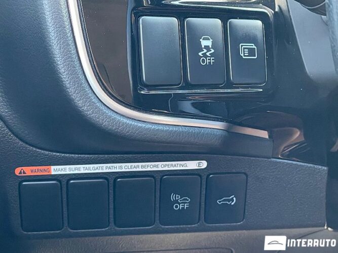 Mitsubishi Outlander 38 interauto-car