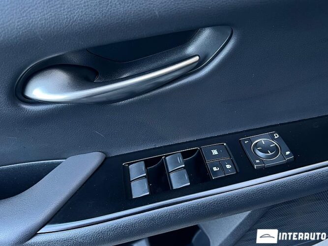 Lexus UX 250h 36 interauto-car