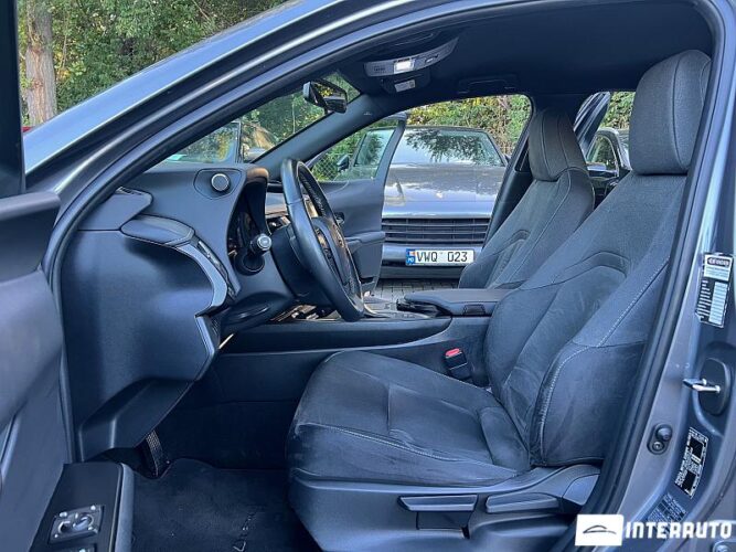 Lexus UX 250h 35 interauto-car