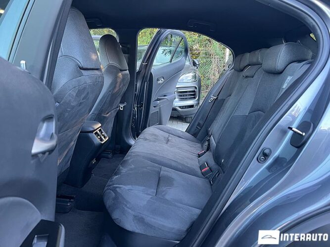 Lexus UX 250h 48 interauto-car