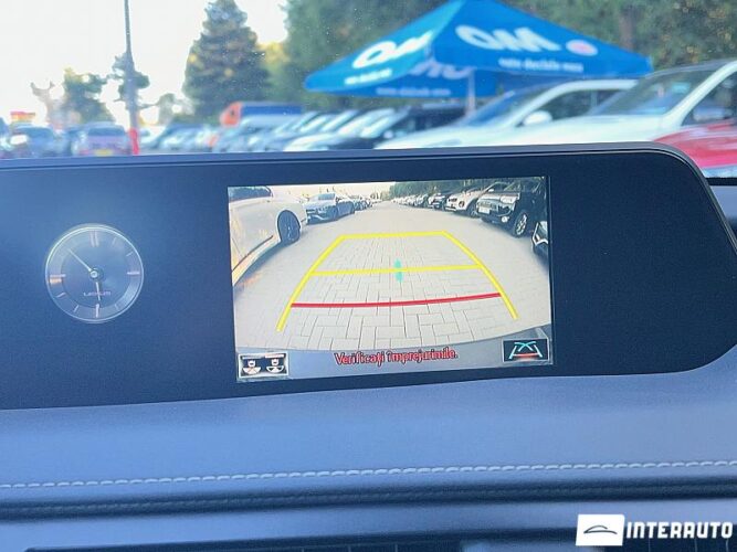 Lexus UX 250h 42 interauto-car