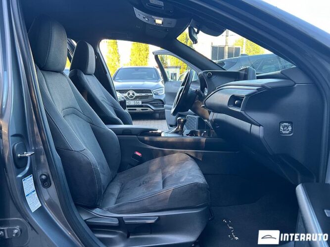 Lexus UX 250h 46 interauto-car