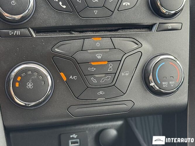 Ford Fusion 42 interauto-car