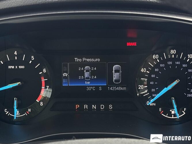 Ford Fusion 39 interauto-car