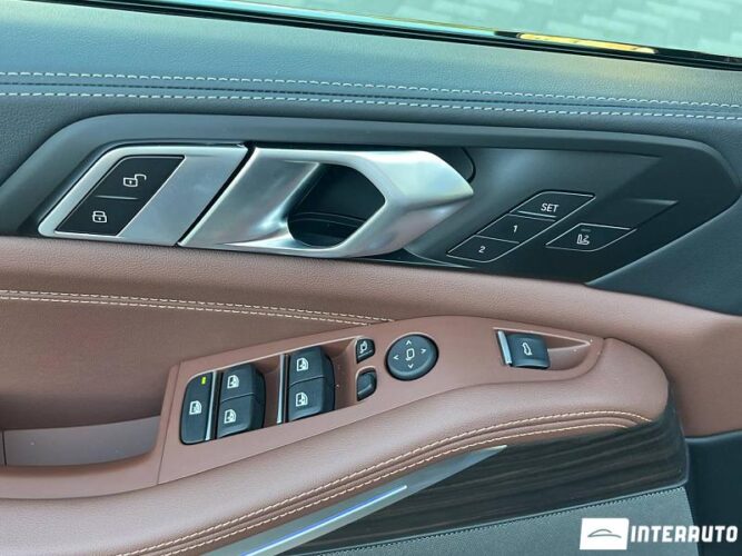 BMW X5 4.0i 40 interauto-car