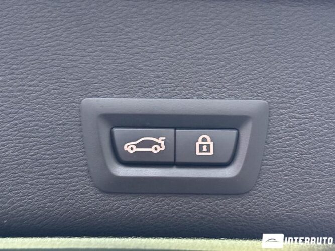 BMW X4 2.8i 53 interauto-car