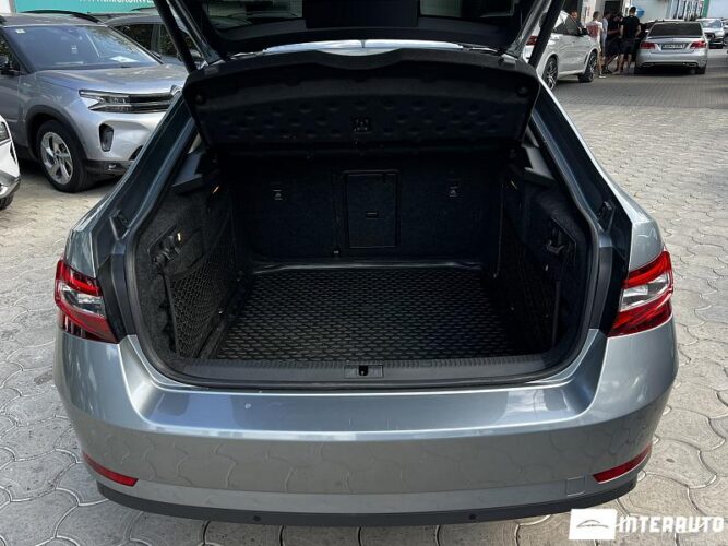 Skoda Superb 48 interauto-car