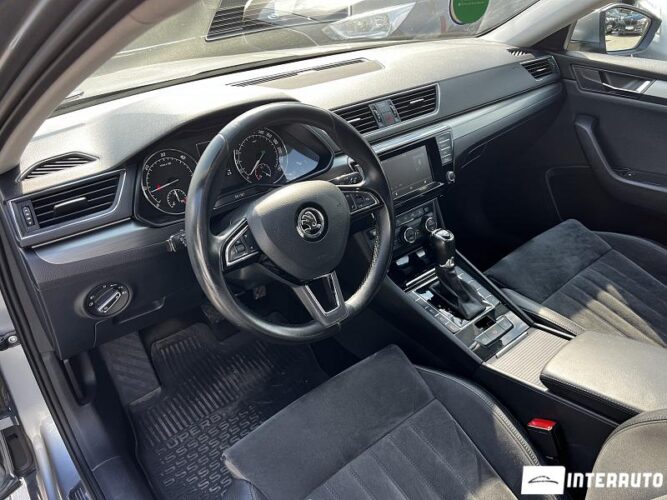 Skoda Superb 38 interauto-car