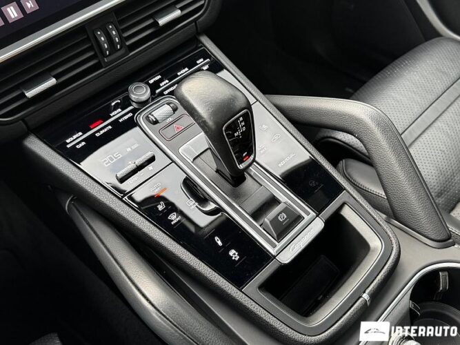 Porsche Cayenne S E-Hybrid Coupe 44 interauto-car