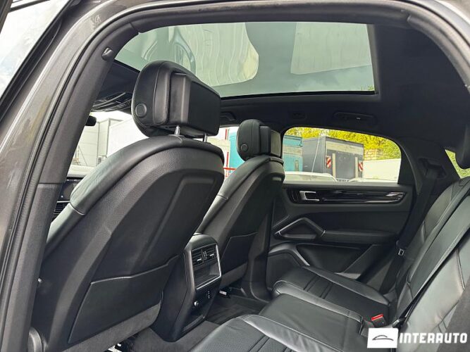 Porsche Cayenne S E-Hybrid Coupe 37 interauto-car