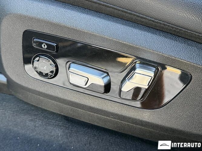 BMW X5 4.0i 50 interauto-car