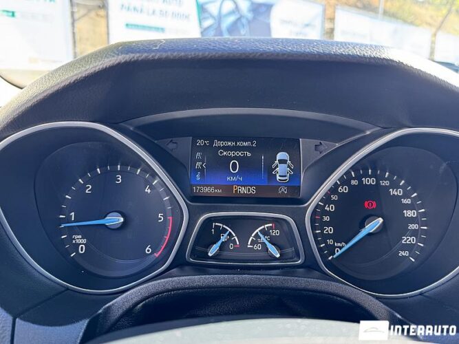 Ford Focus 38 interauto-car