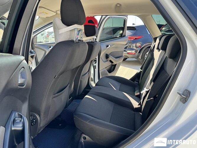 Ford Focus 43 interauto-car