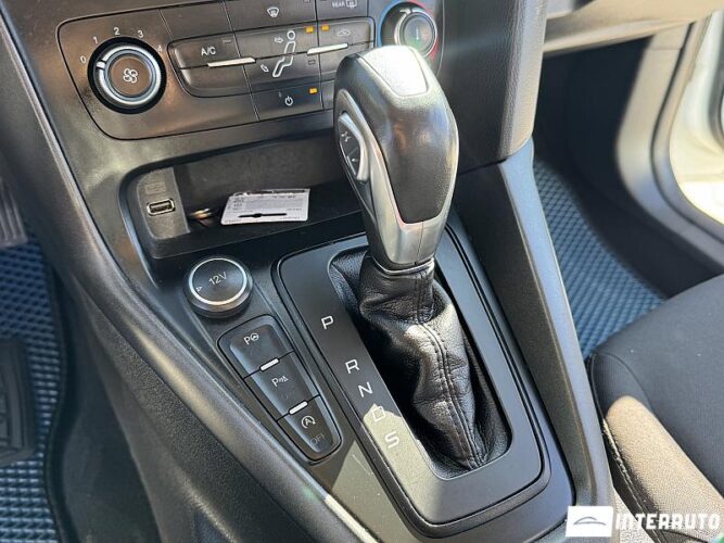 Ford Focus 42 interauto-car