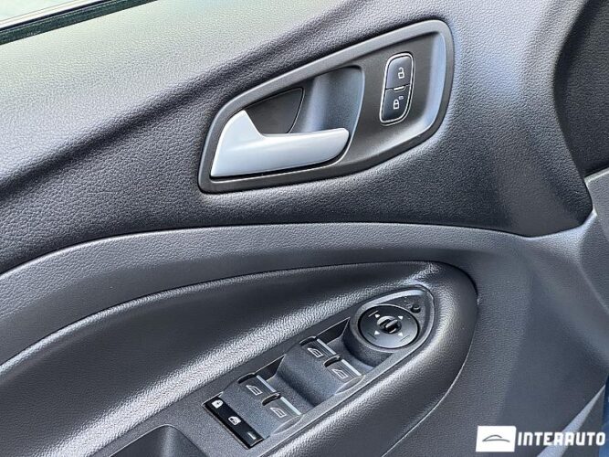 Ford Kuga 46 interauto-car