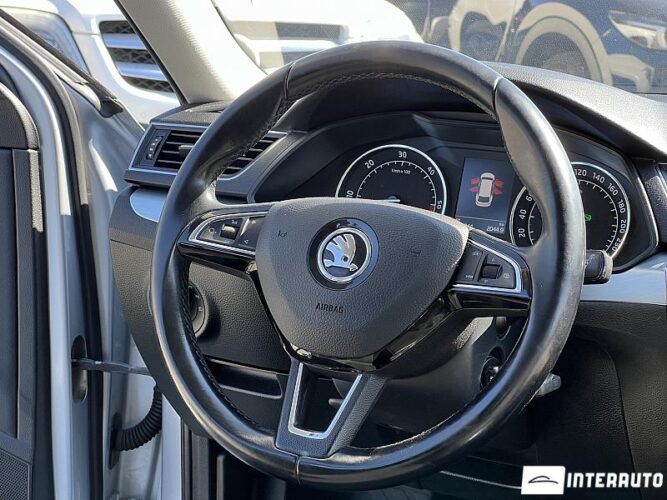Skoda Superb 38 interauto-car