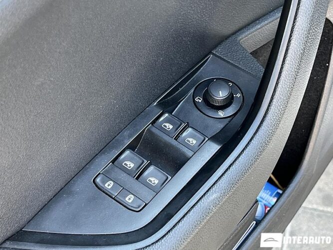 Skoda Superb 48 interauto-car