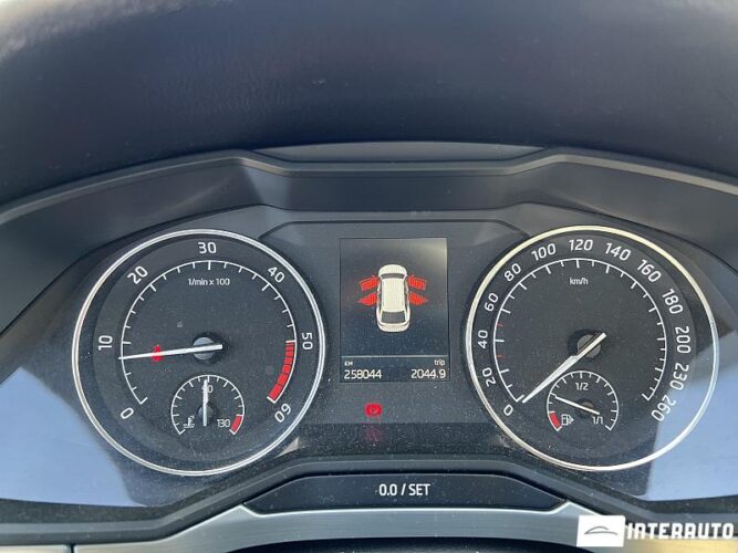 Skoda Superb 39 interauto-car