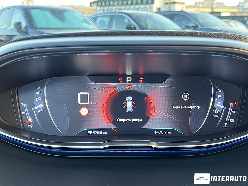 Peugeot 3008 18 automobil-interauto