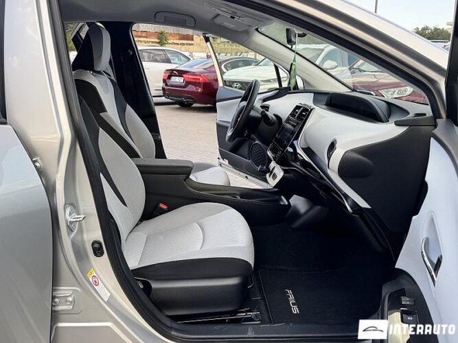Toyota Prius 43 interauto-car