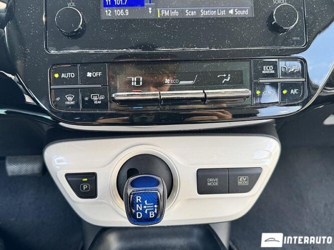 Toyota Prius 40 interauto-car