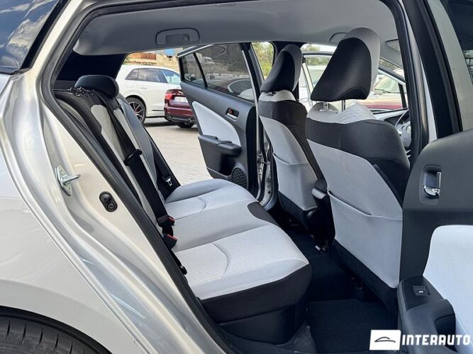 Toyota Prius 42 interauto-car