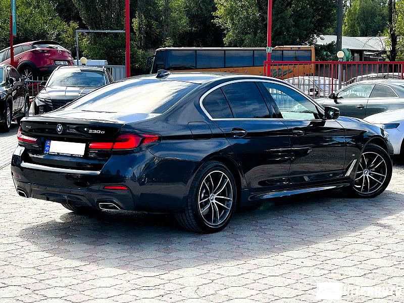 BMW 530e 12 automobil-interauto