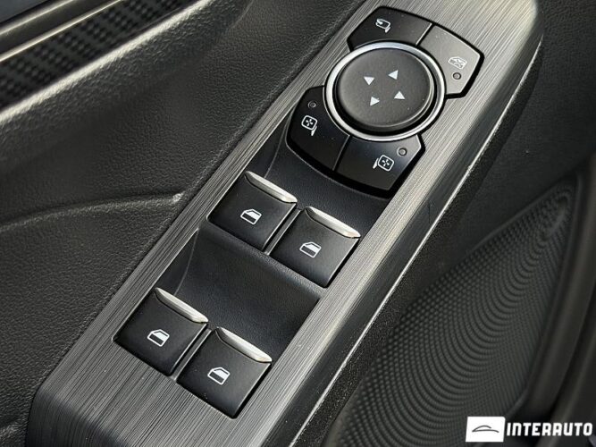 Ford Kuga 53 interauto-car