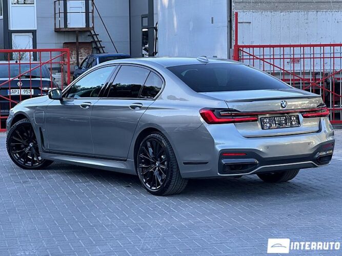 BMW 745e 43 interauto-car