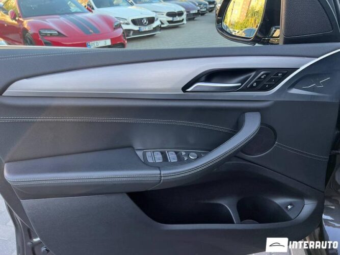 BMW X3 3.0e 45 interauto-car