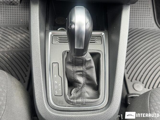 Volkswagen Jetta 42 interauto-car