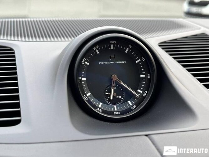 Porsche Cayenne E Coupe 43 interauto-car