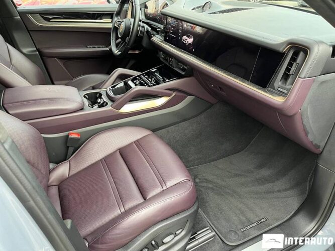 Porsche Cayenne E Coupe 38 interauto-car