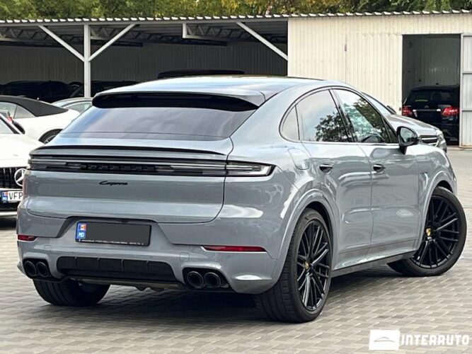 Porsche Cayenne E Coupe 35 interauto-car