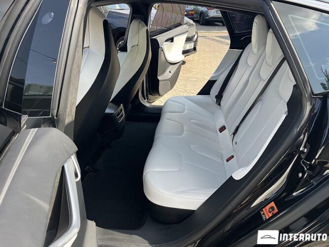 Tesla Model S 37 interauto-car
