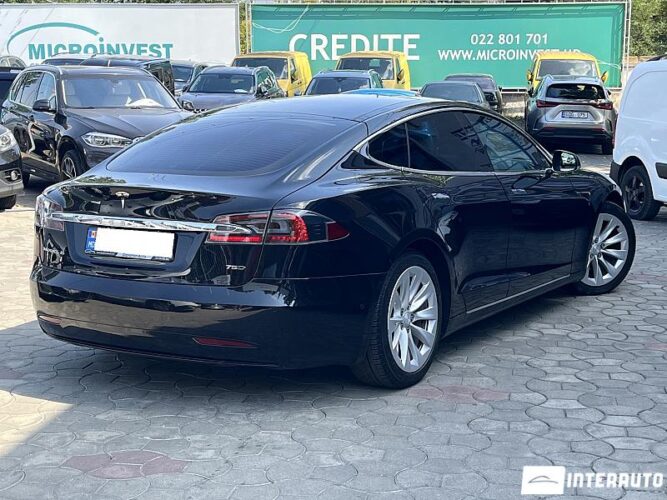 Tesla Model S 28 interauto-car