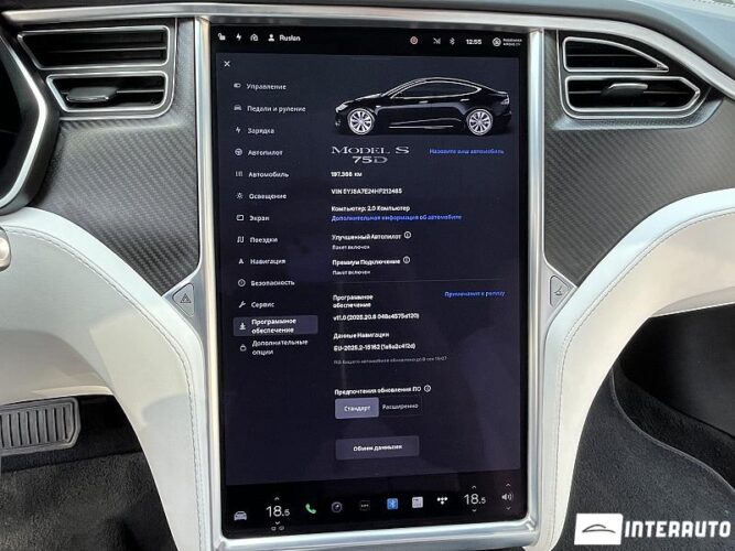 Tesla Model S 36 interauto-car
