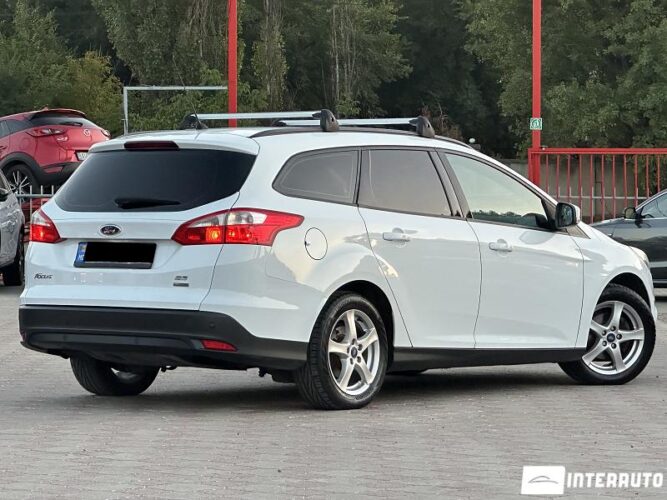 Ford Focus 33 interauto-car